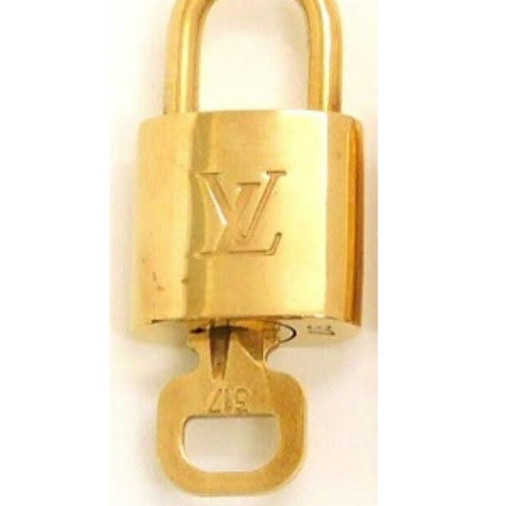 ❤️🦄 Authentic Louis Vuitton Gold Lock & Key Matching Set (#317)